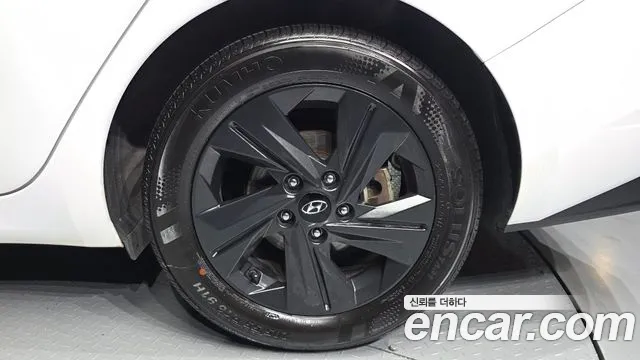 Hyundai Avante CN7 — Фото автомобиля 6