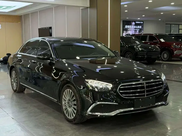 Mercedes-Benz E-Class — Фото автомобиля 2