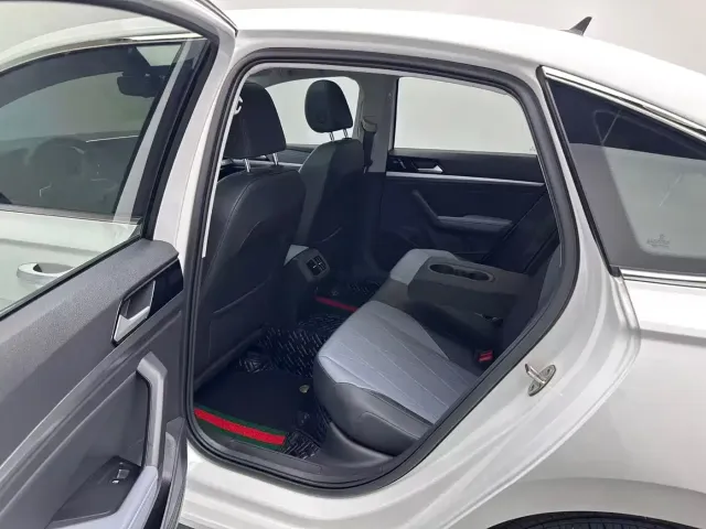 Volkswagen Lavida 2023 Facelift 1.5L Automatic 5 Million Edition — Фото автомобиля 6