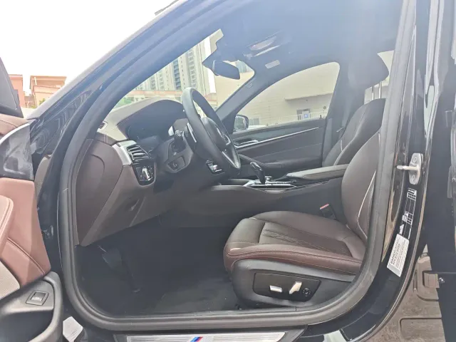 BMW 5 Series — Фото автомобиля 12