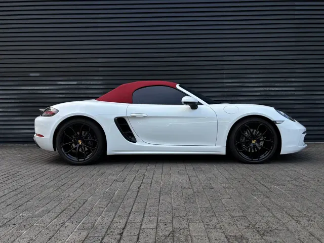 Porsche 718 — Фото автомобиля 10