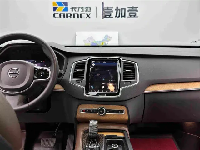 Volvo XC90 — Фото автомобиля 12
