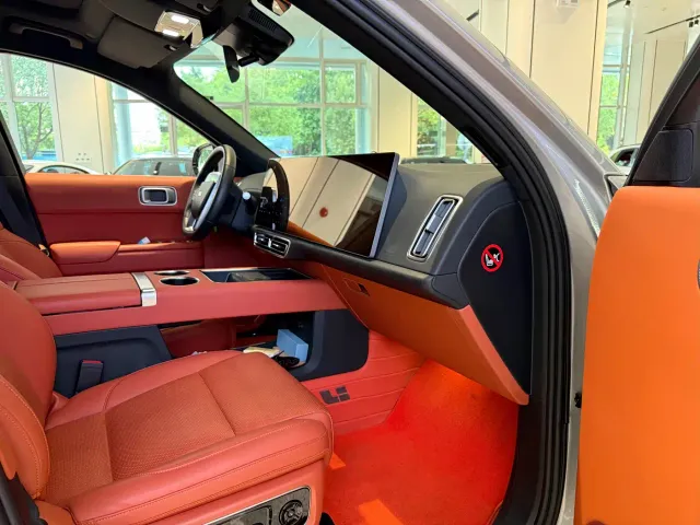 Li Auto L8 — Фото автомобиля 10