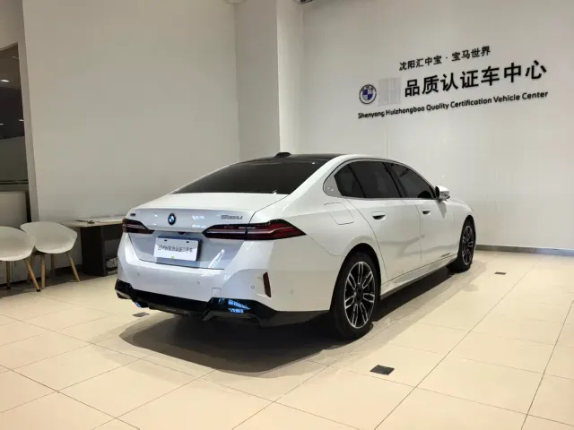 BMW 5 Series — Фото автомобиля 11