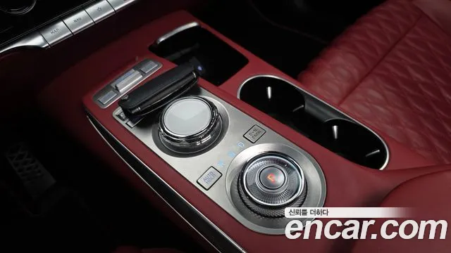 Genesis GV70 — Фото автомобиля 12