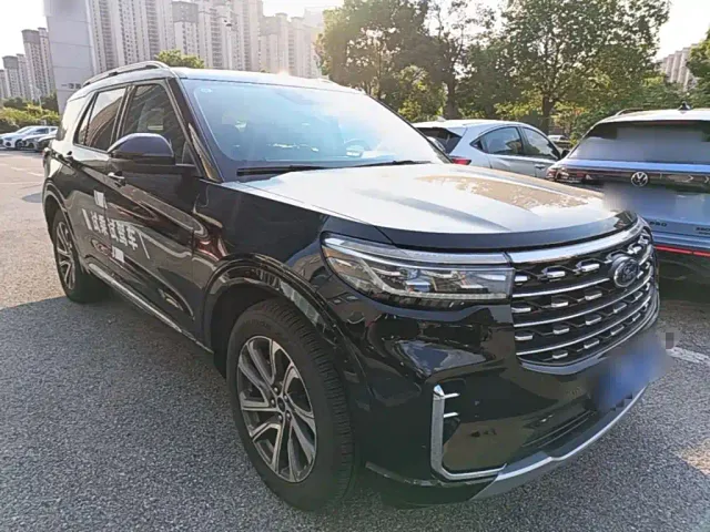 Ford Explorer — Фото автомобиля 3