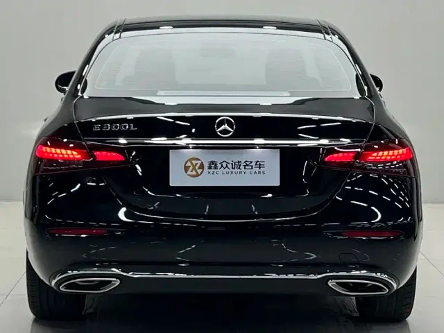 Mercedes-Benz E-Class — Фото автомобиля 4