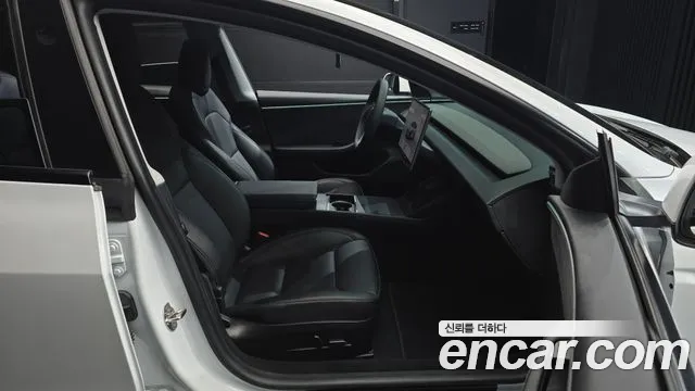 Tesla Model 3 — Фото автомобиля 16