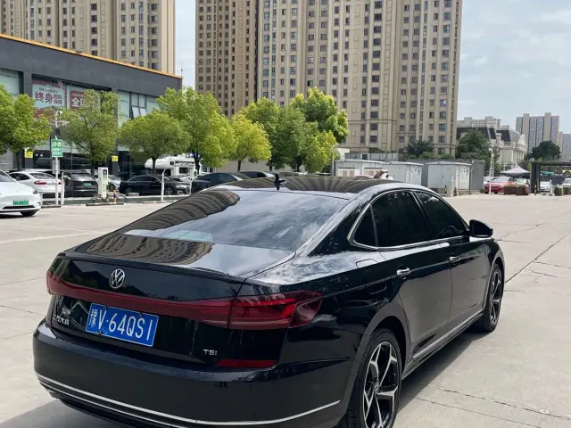 Volkswagen Passat — Фото автомобиля 15