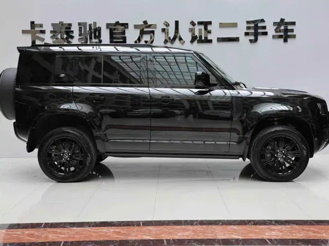 Land Rover Defender — Фото автомобиля 14