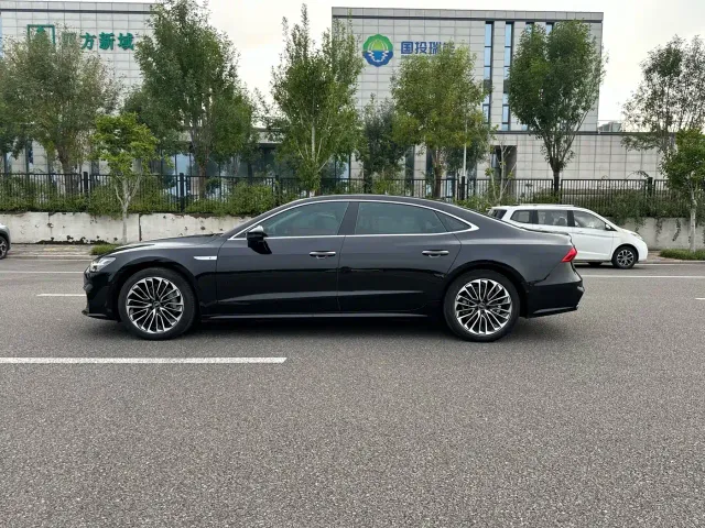 Audi A7L — Фото автомобиля 4