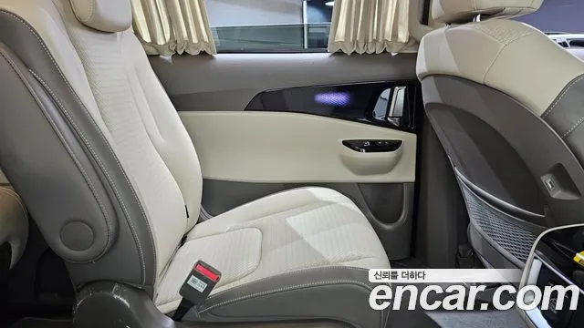 Kia Carnival Generation 4 — Фото автомобиля 14