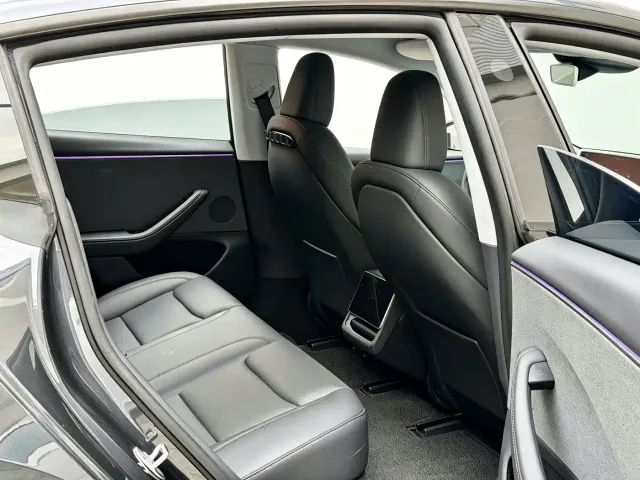 Tesla Model 3 — Фото автомобиля 4
