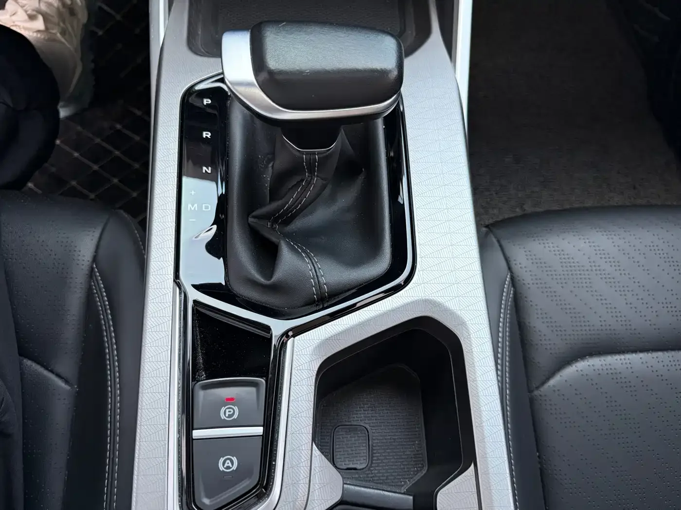 Geely Emgrand 2023 4th Generation Champion Edition 1.5L CVT Premium — Фото автомобиля 16