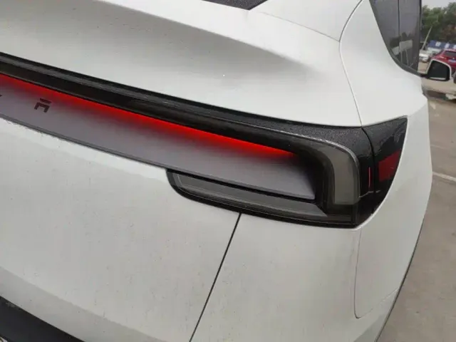 Tesla Model Y — Фото автомобиля 7