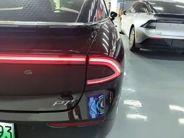 Xpeng P7+ — Фото автомобиля 7
