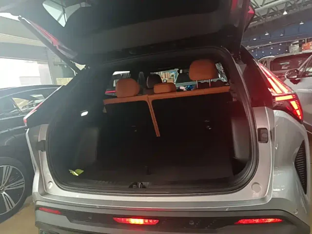 Geely Boyue — Фото автомобиля 18