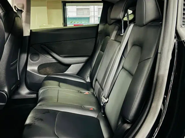 Tesla Model Y — Фото автомобиля 9