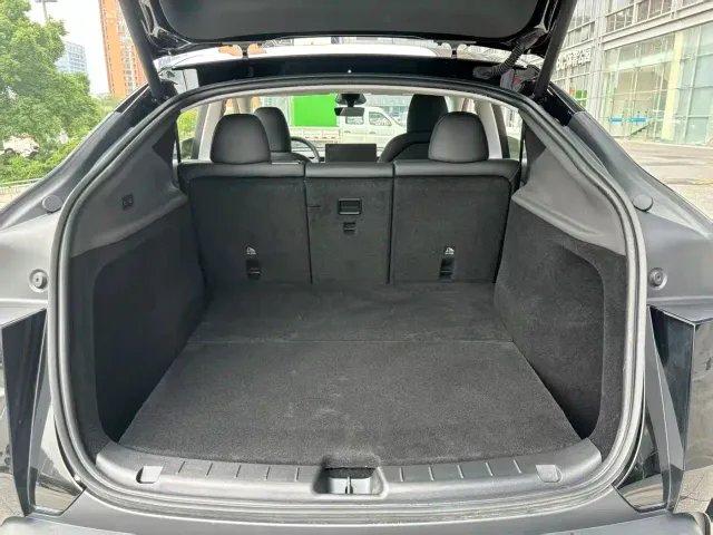 Tesla Model Y — Фото автомобиля 14