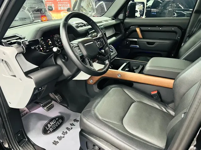 Land Rover Defender — Фото автомобиля 4