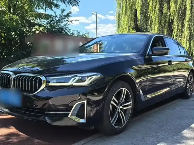 Фотография автомобиля — BMW 5 Series