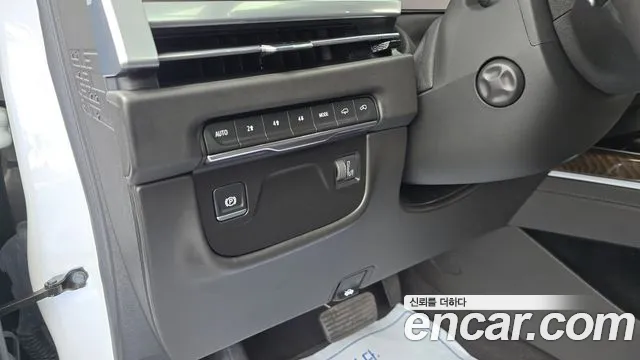 Cadillac Escalade Generation 5 — Фото автомобиля 27