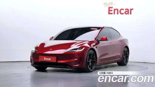 Tesla Model 3 — Фото автомобиля 9