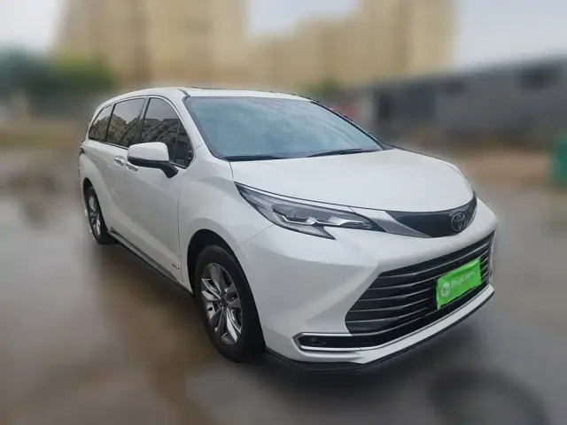 Toyota Sienna — Фото автомобиля 23