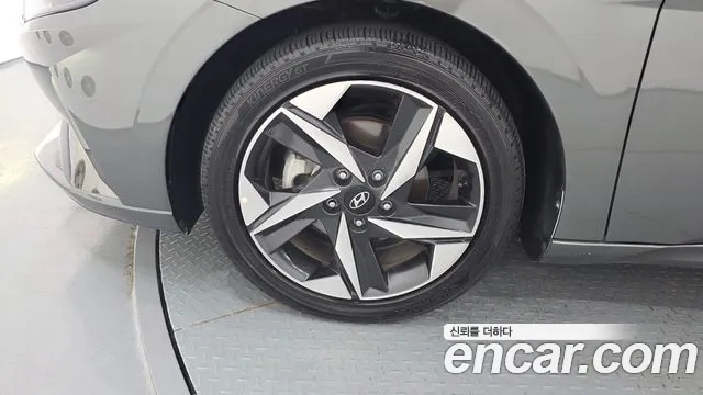 Hyundai AVANTE Inspiration — Фото автомобиля 5