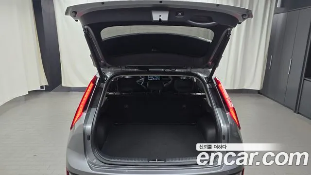 Kia Niro — Фото автомобиля 23
