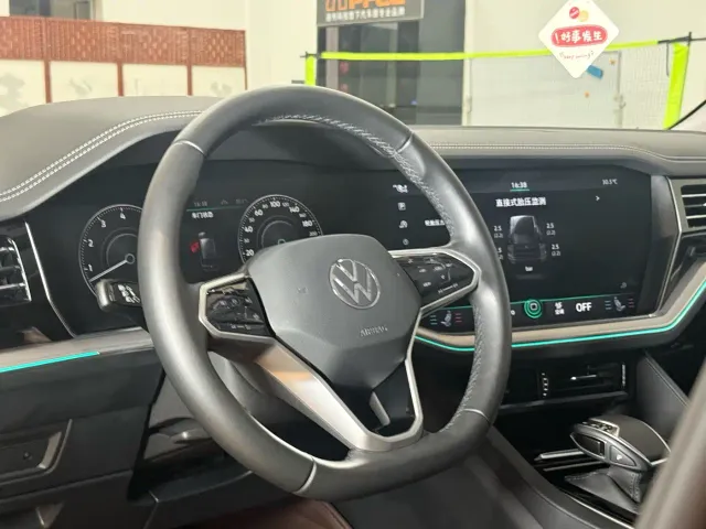 Volkswagen Touareg — Фото автомобиля 14