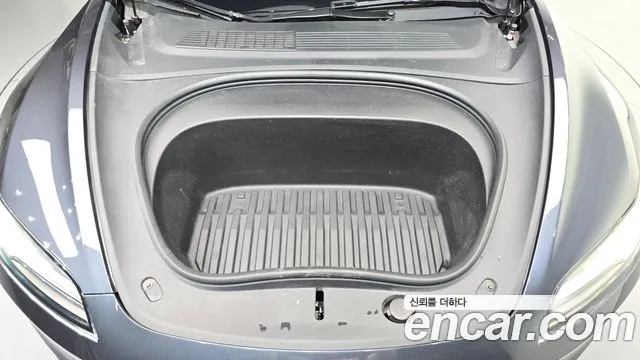 Tesla Model 3 — Фото автомобиля 6