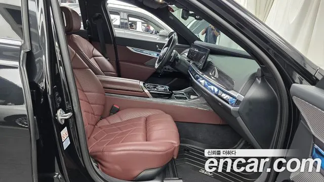 BMW 7 Series G70 — Фото автомобиля 16