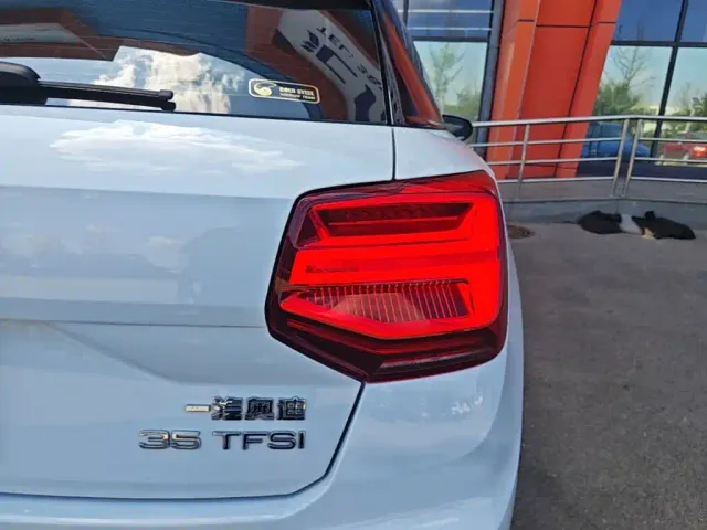 Audi Q2L — Фото автомобиля 7