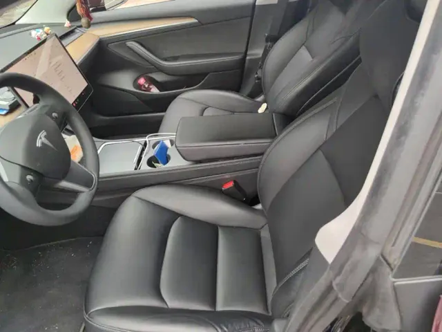 Tesla Model 3 — Фото автомобиля 9