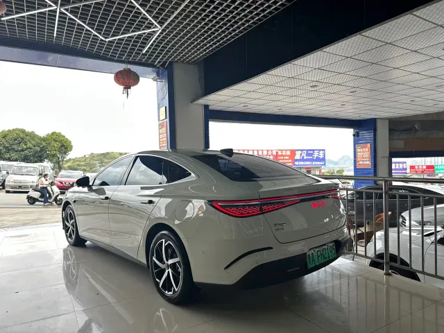BYD Seal 07 DM-i — Фото автомобиля 12