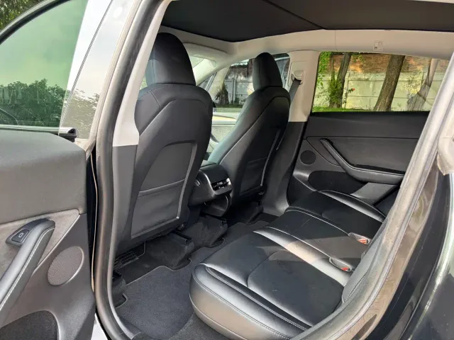 Tesla Model Y — Фото автомобиля 11
