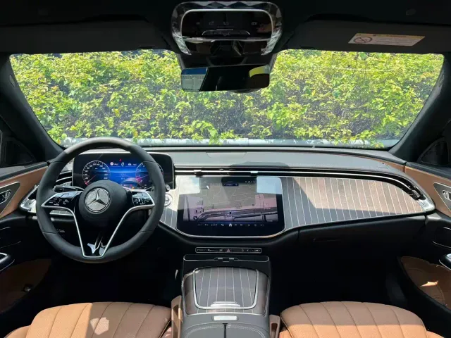 Mercedes-Benz E-Class — Фото автомобиля 4