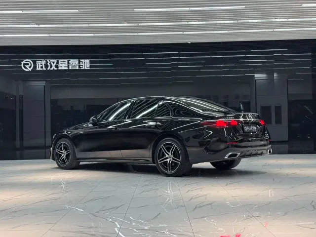 Mercedes-Benz E-Class — Фото автомобиля 5