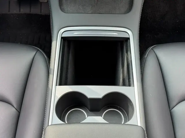 Tesla Model Y — Фото автомобиля 20