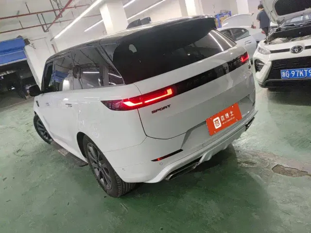 Land Rover Range Rover Sport — Фото автомобиля 3