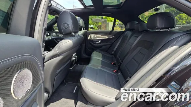 Mercedes-Benz E-Class — Фото автомобиля 17