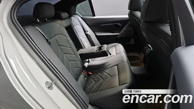 BMW 5 Series G60 — Фото автомобиля 12