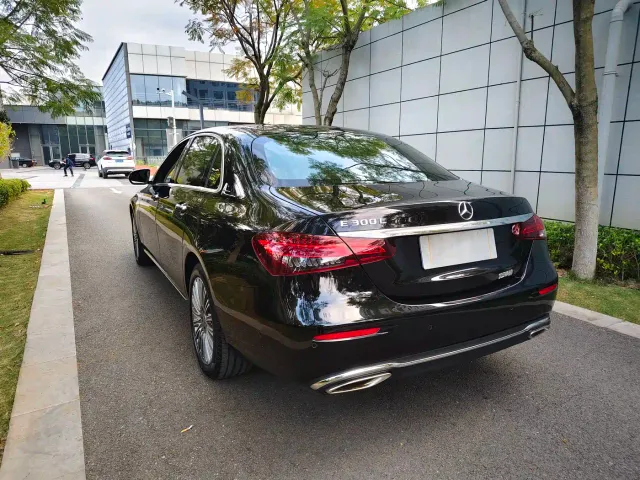 Mercedes-Benz E-Class — Фото автомобиля 11