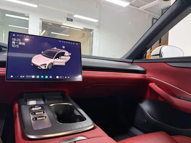 Xiaomi SU7 — Фото автомобиля 18