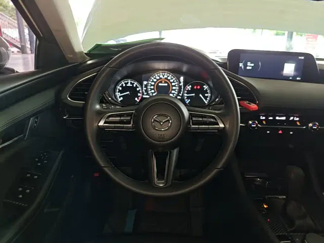Mazda Axela — Фото автомобиля 10