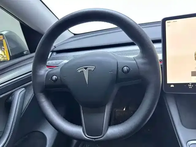 Tesla Model Y — Фото автомобиля 11