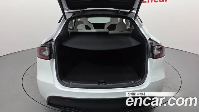 Tesla Model Y — Фото автомобиля 29