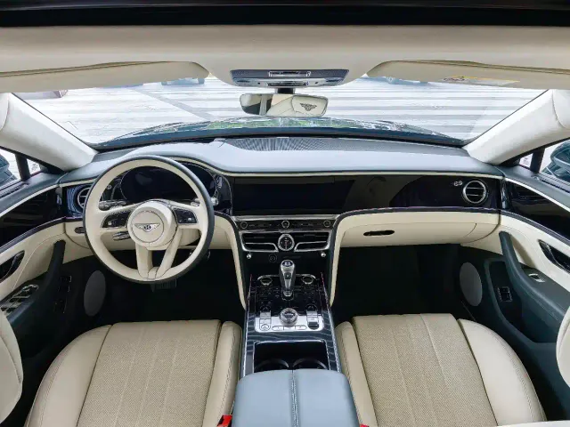 Bentley Flying Spur — Фото автомобиля 12