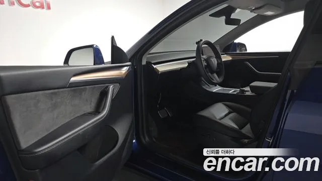 Tesla Model Y — Фото автомобиля 15